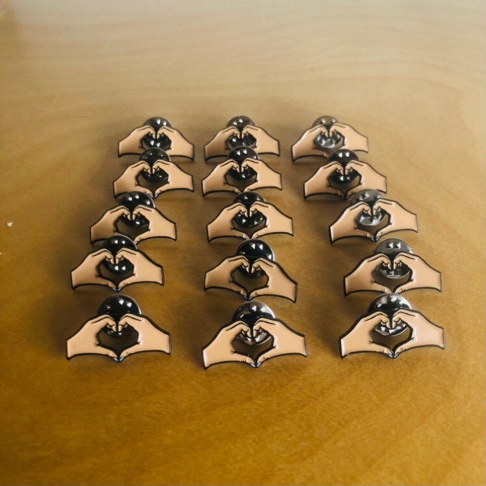 Bundle of (15) heart hand pins
